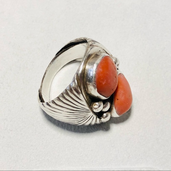 *SOLD* Vintage Navajo Sterling Coral Men’s Ring - Picture 4 of 7